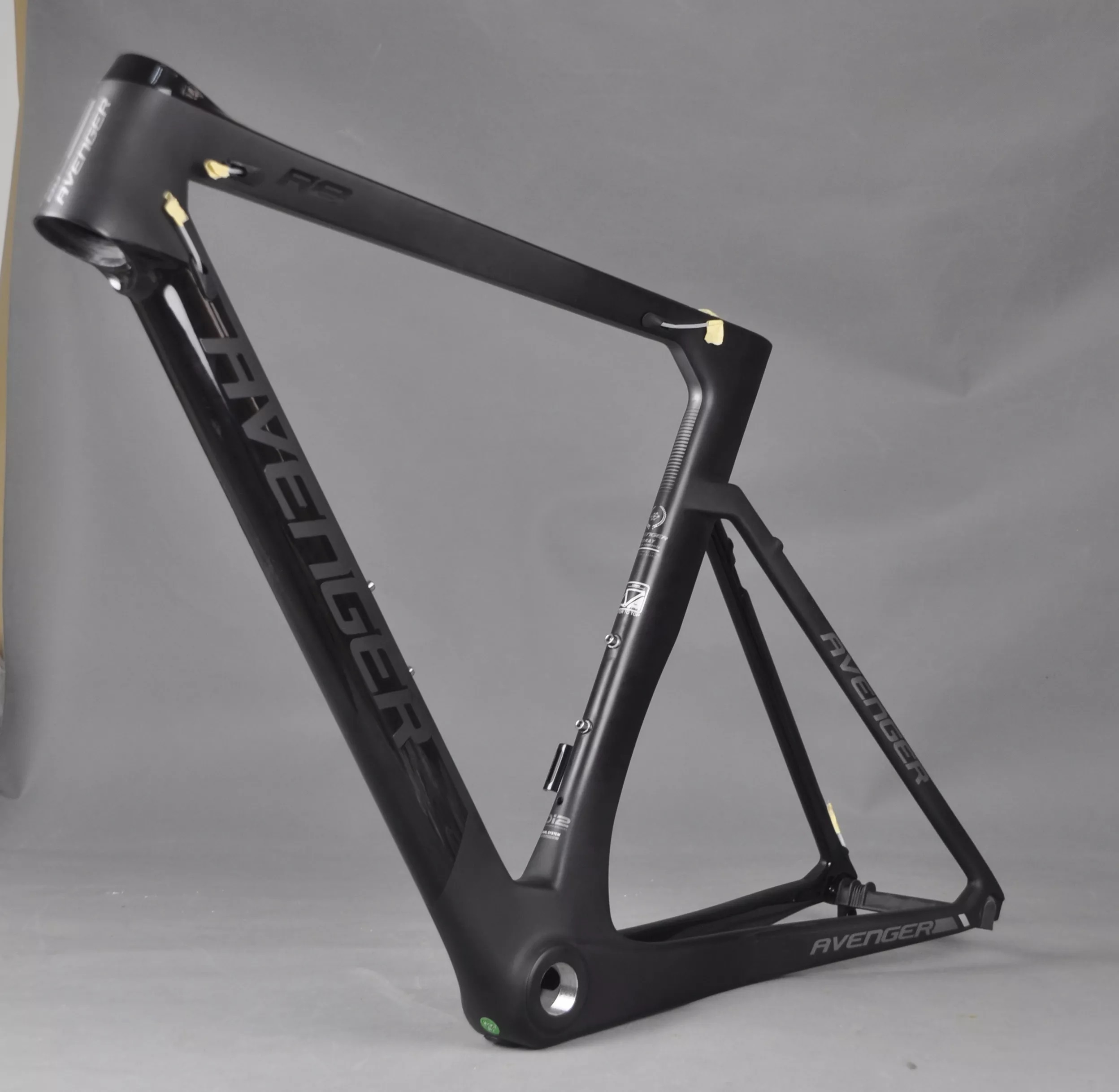 Avenger R8 Black/Black