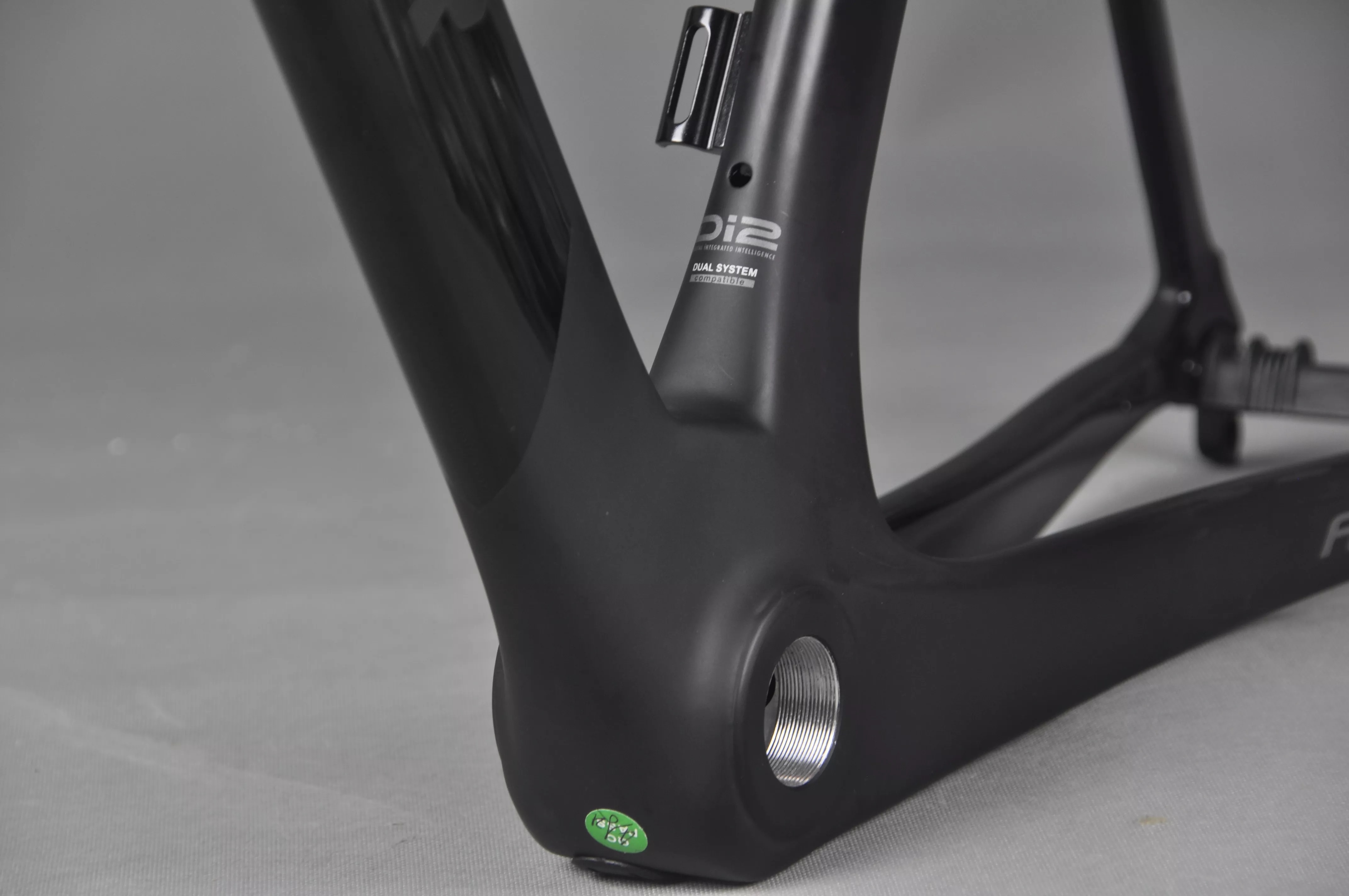 Avenger R8 Black/Black