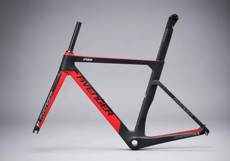 Avenger R8 Black/Red