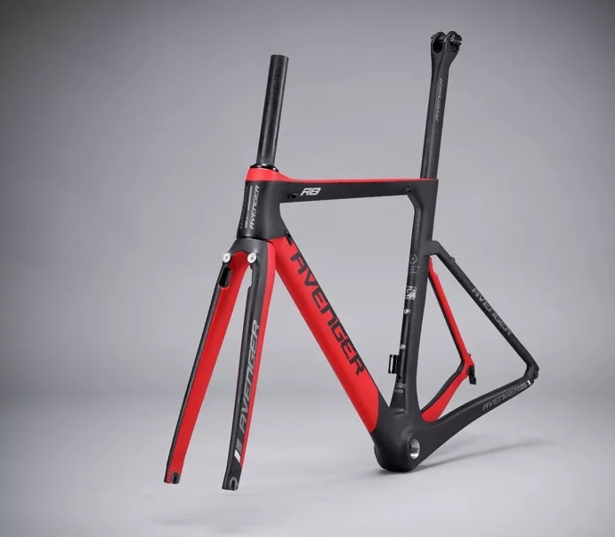 Avenger R8 Black/Red